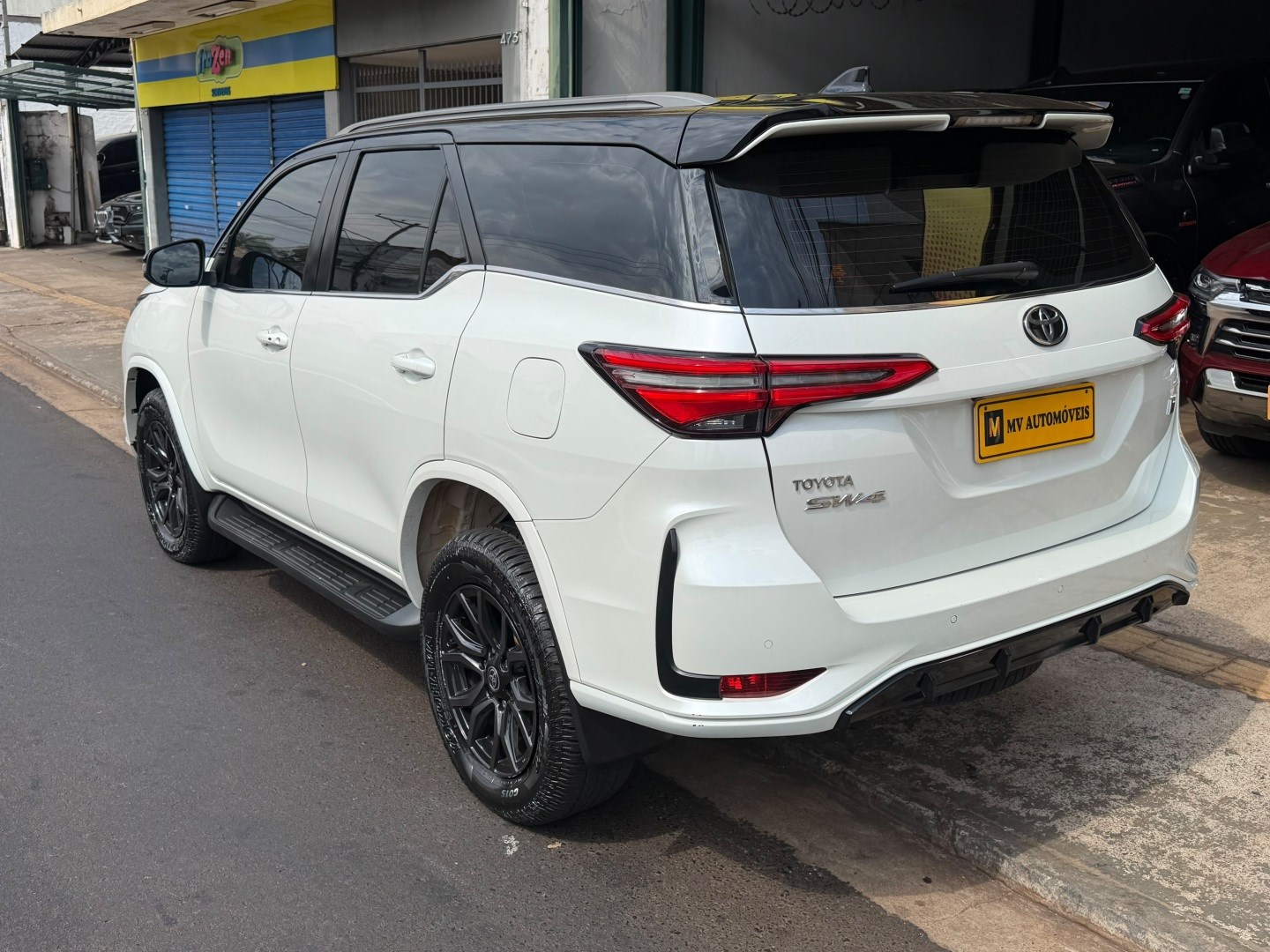 TOYOTA HILUX SW42.8 D-4D TURBO DIESEL GR-S 7L 4X4 AUTOMÁTICO 2022
