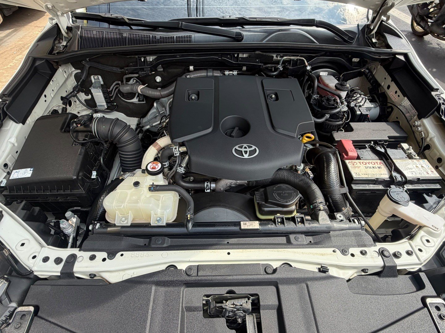 TOYOTA HILUX SW42.8 D-4D TURBO DIESEL GR-S 7L 4X4 AUTOMÁTICO 2022