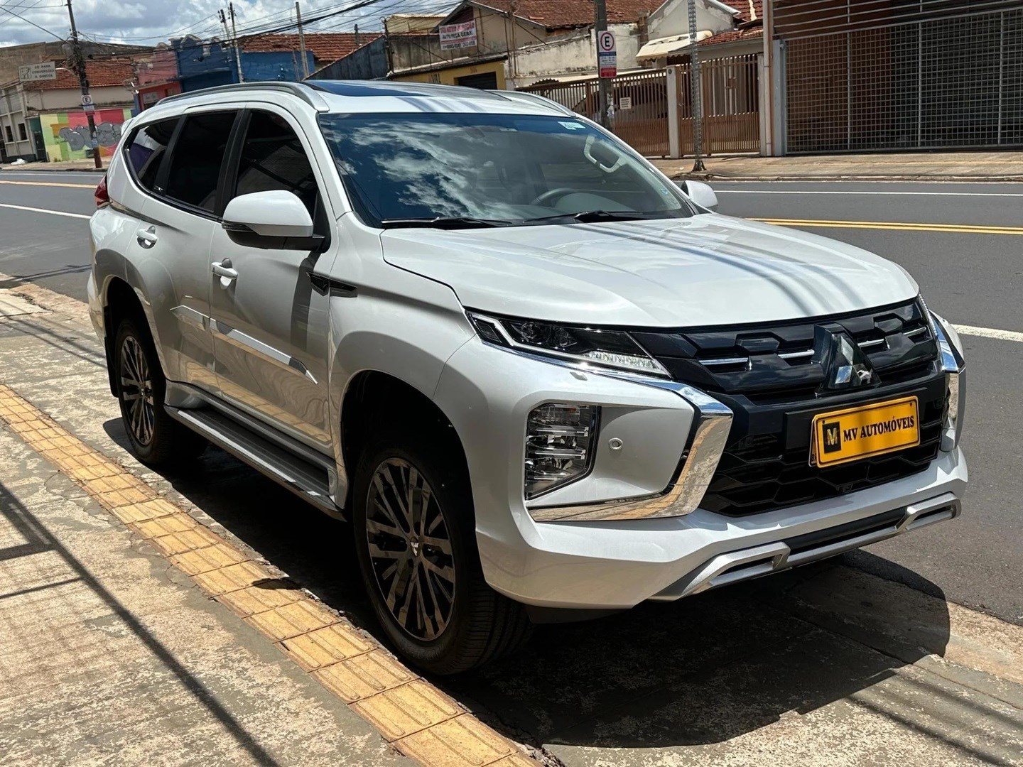 MITSUBISHI PAJERO SPORT2.4 16V MIVEC TURBO DIESEL LEGEND BLACK AWD AUTOMÁTICO 2025