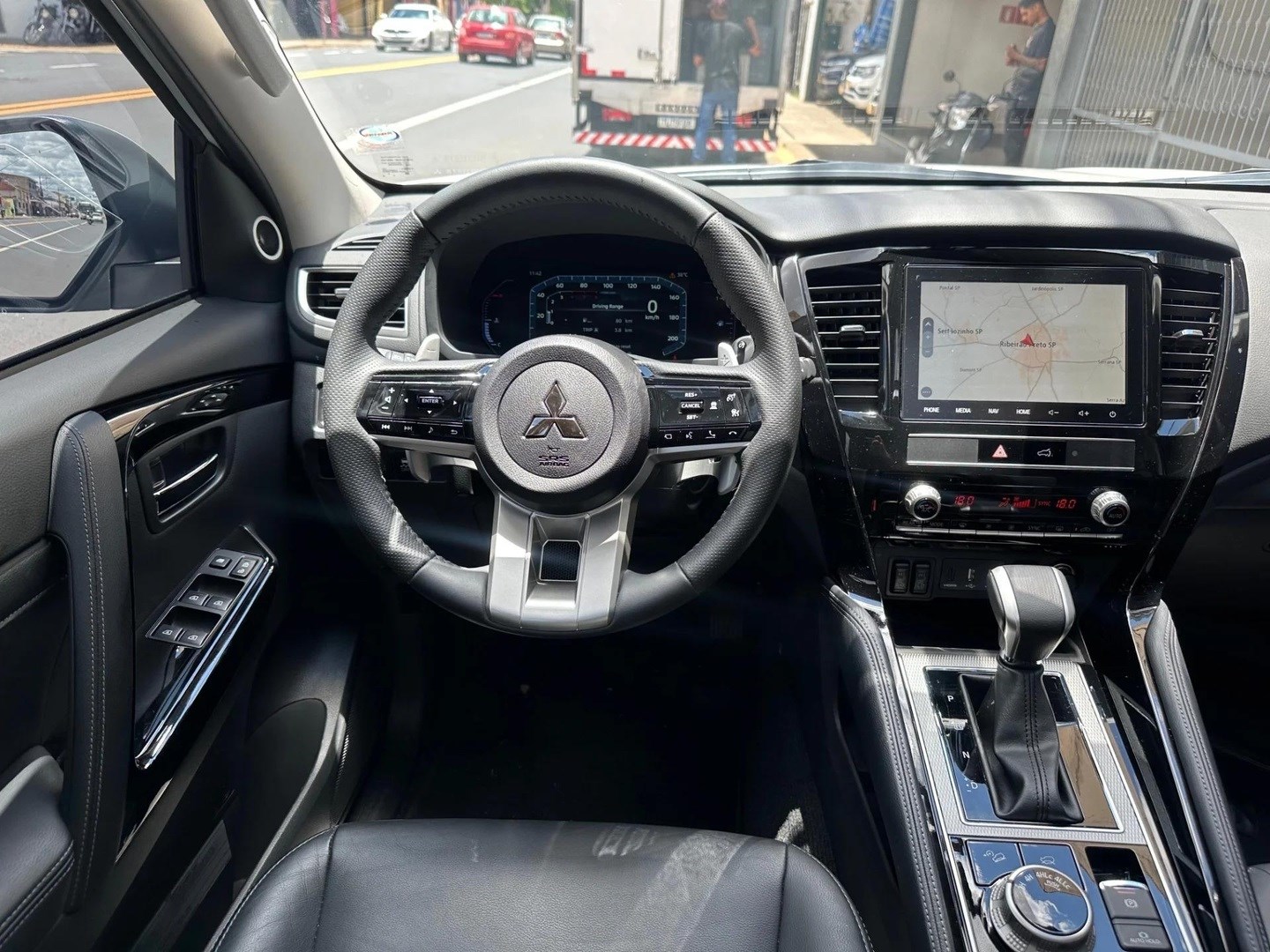 MITSUBISHI PAJERO SPORT2.4 16V MIVEC TURBO DIESEL LEGEND BLACK AWD AUTOMÁTICO 2025