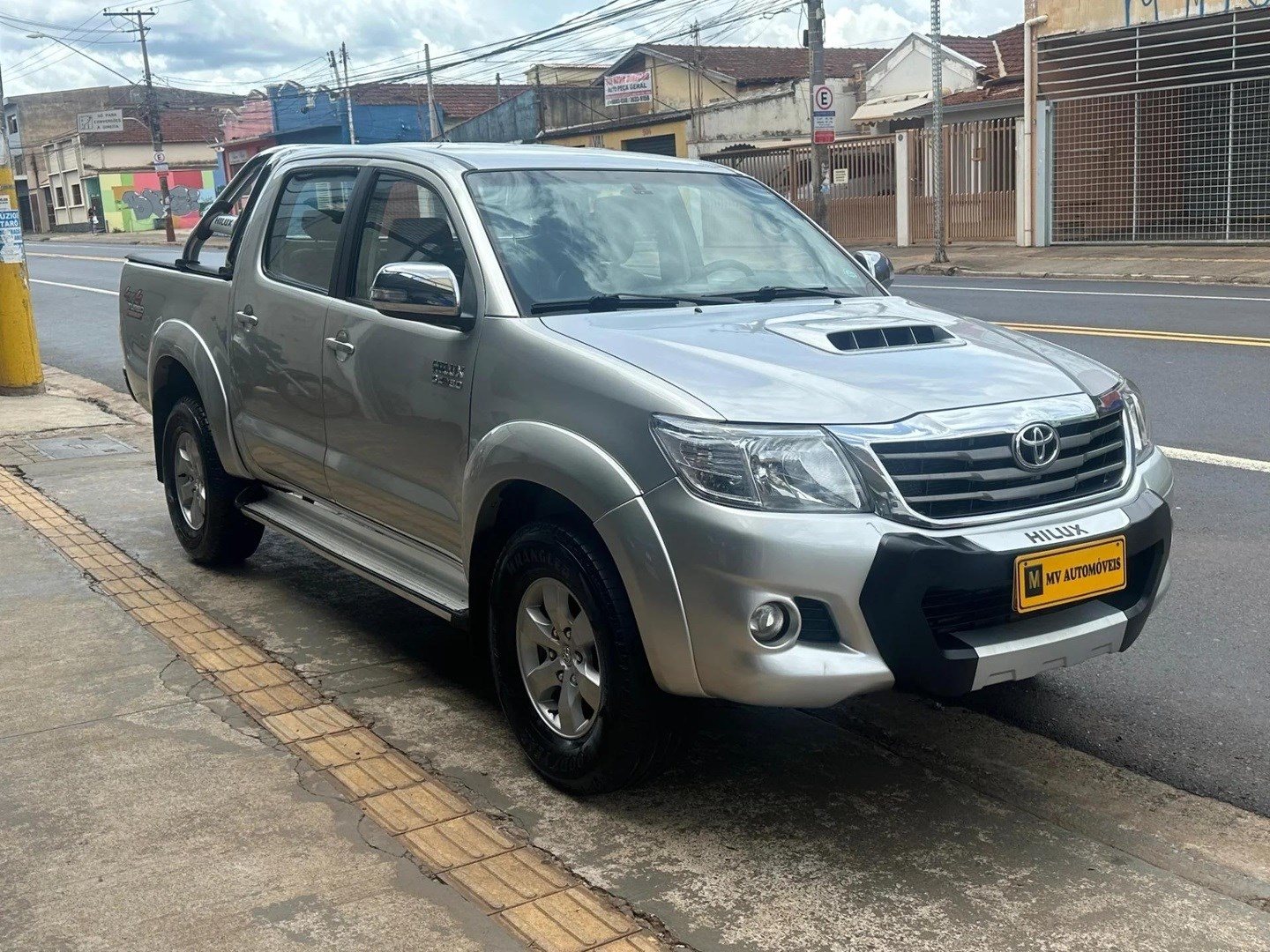 TOYOTA HILUX3.0 SRV 4X4 CD 16V TURBO INTERCOOLER DIESEL 4P AUTOMÁTICO 2014