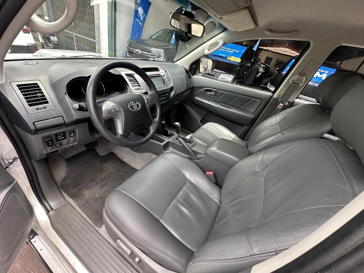 TOYOTA HILUX3.0 SRV 4X4 CD 16V TURBO INTERCOOLER DIESEL 4P AUTOMÁTICO 2014