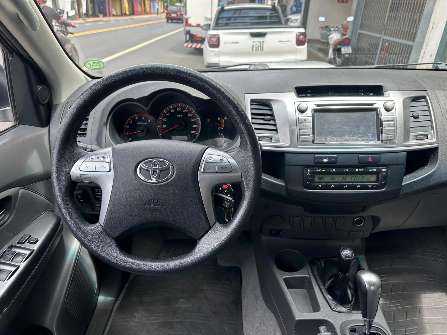 TOYOTA HILUX3.0 SRV 4X4 CD 16V TURBO INTERCOOLER DIESEL 4P AUTOMÁTICO 2014