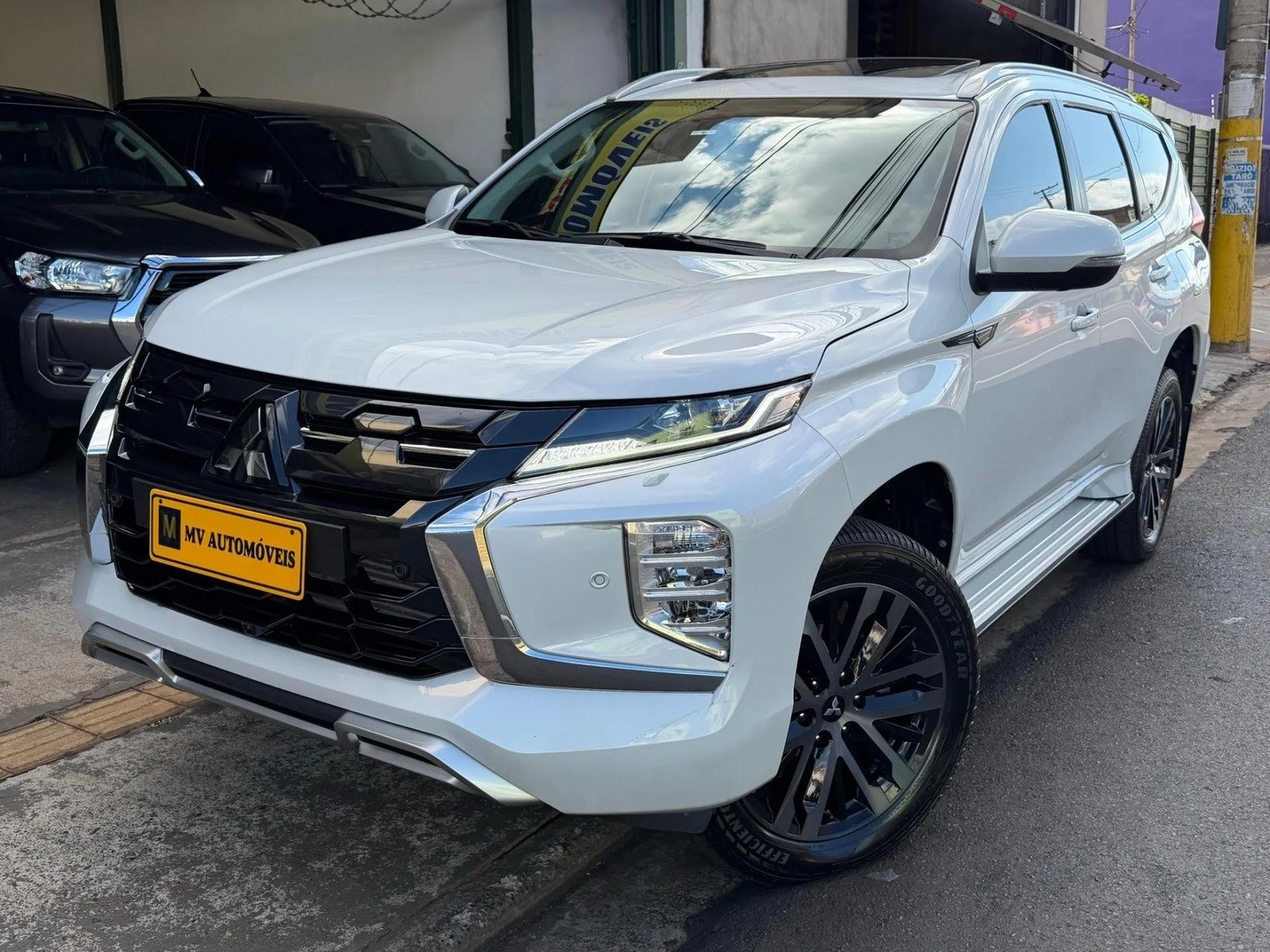 MITSUBISHI PAJERO SPORT2.4 16V MIVEC TURBO DIESEL LEGEND AWD AUTOMÁTICO 2025