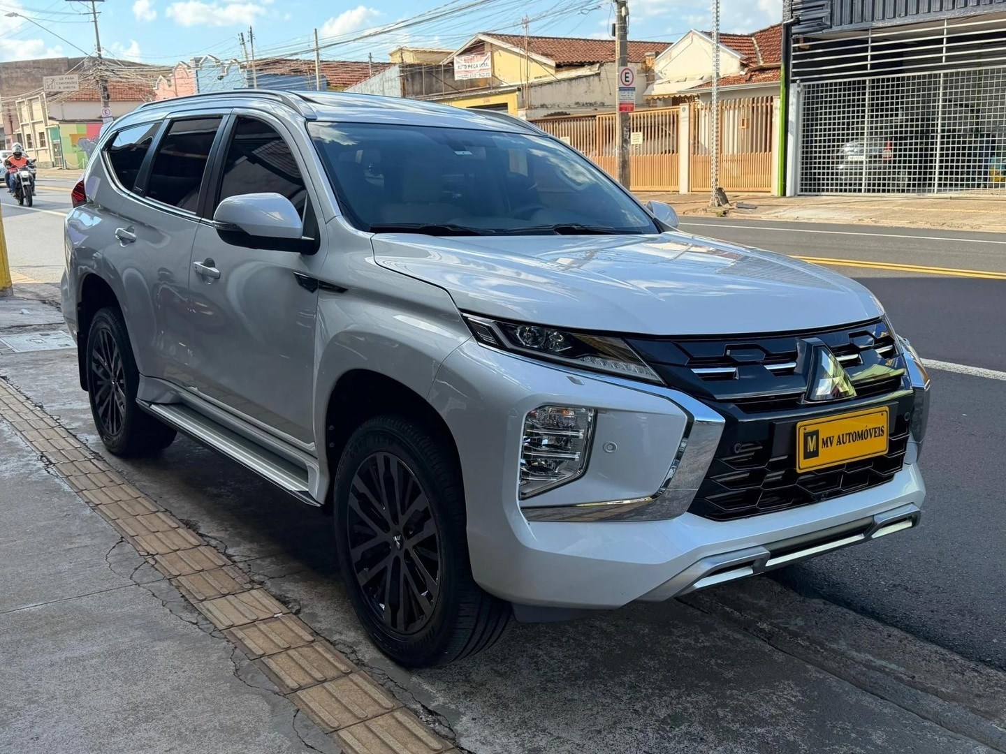 MITSUBISHI PAJERO SPORT2.4 16V MIVEC TURBO DIESEL LEGEND AWD AUTOMÁTICO 2025