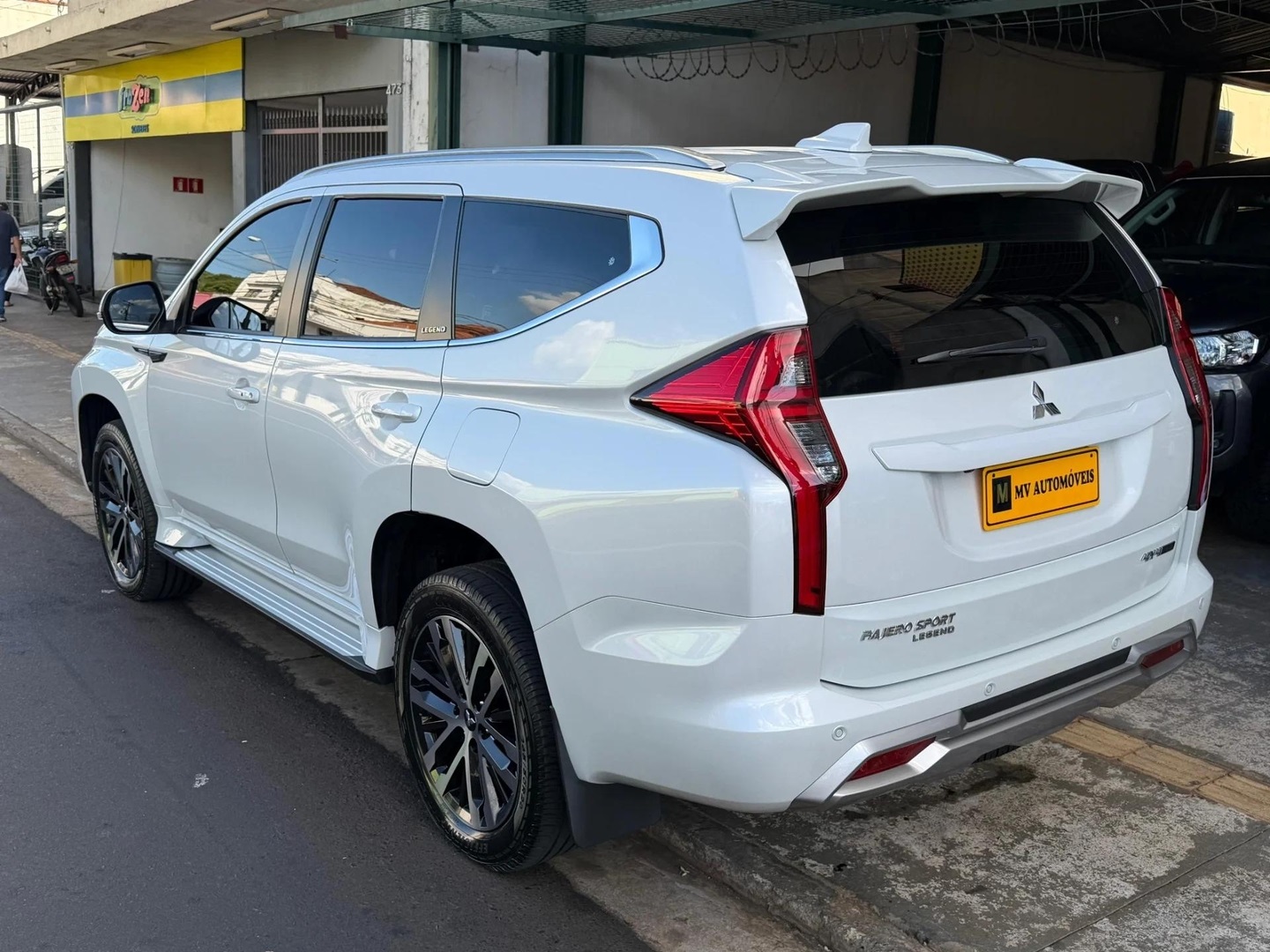 MITSUBISHI PAJERO SPORT2.4 16V MIVEC TURBO DIESEL LEGEND AWD AUTOMÁTICO 2025
