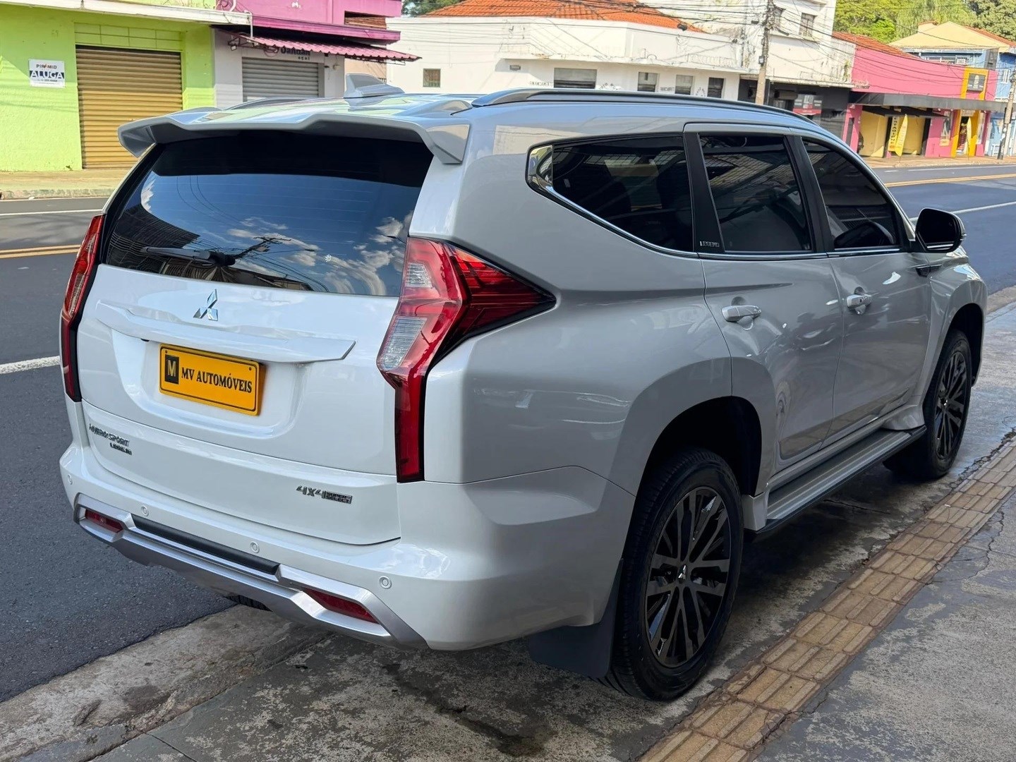 MITSUBISHI PAJERO SPORT2.4 16V MIVEC TURBO DIESEL LEGEND AWD AUTOMÁTICO 2025