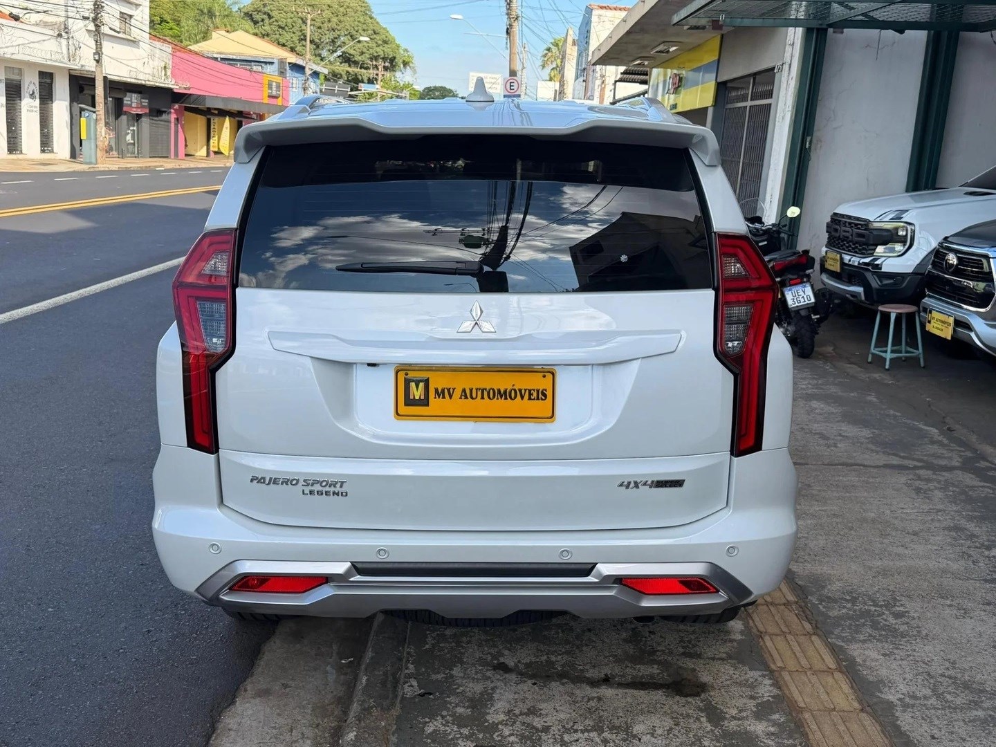 MITSUBISHI PAJERO SPORT2.4 16V MIVEC TURBO DIESEL LEGEND AWD AUTOMÁTICO 2025