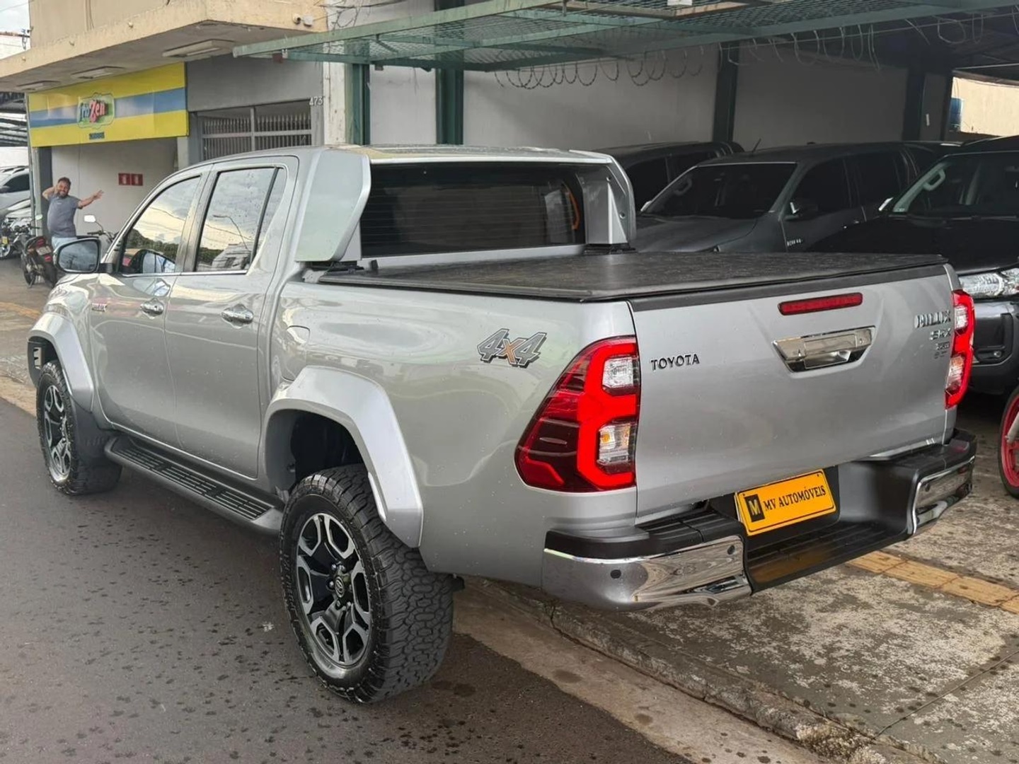 TOYOTA HILUX2.8 D-4D TURBO DIESEL CD SRX PLUS 4X4 AUTOMÁTICO 2024