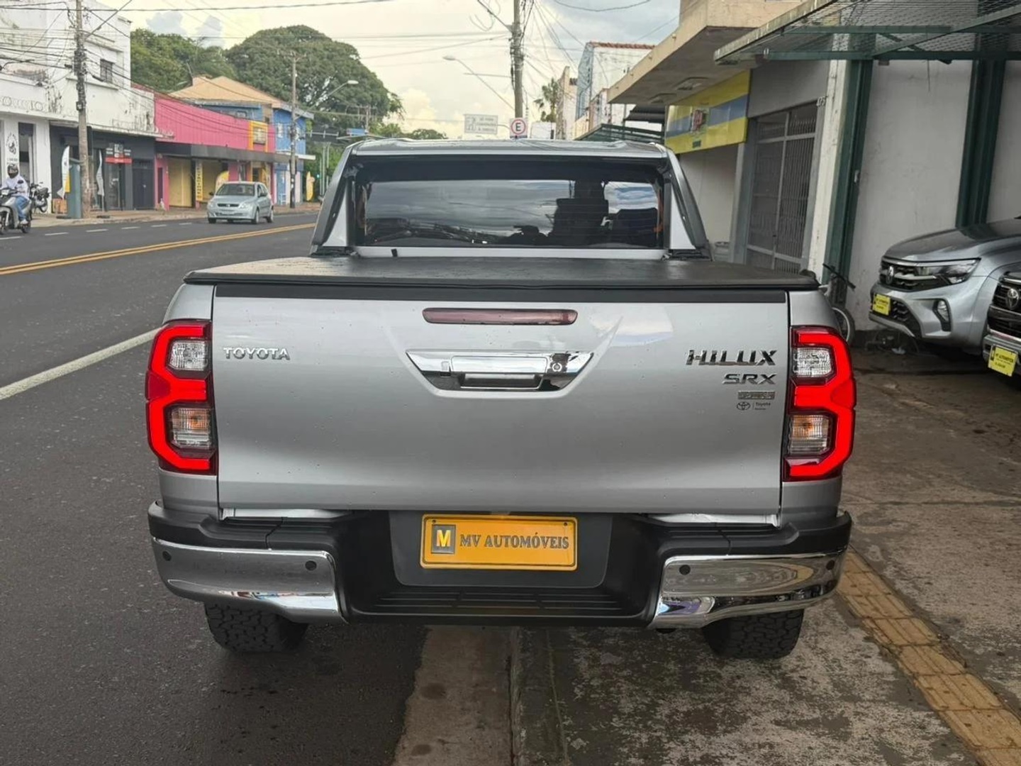 TOYOTA HILUX2.8 D-4D TURBO DIESEL CD SRX PLUS 4X4 AUTOMÁTICO 2024