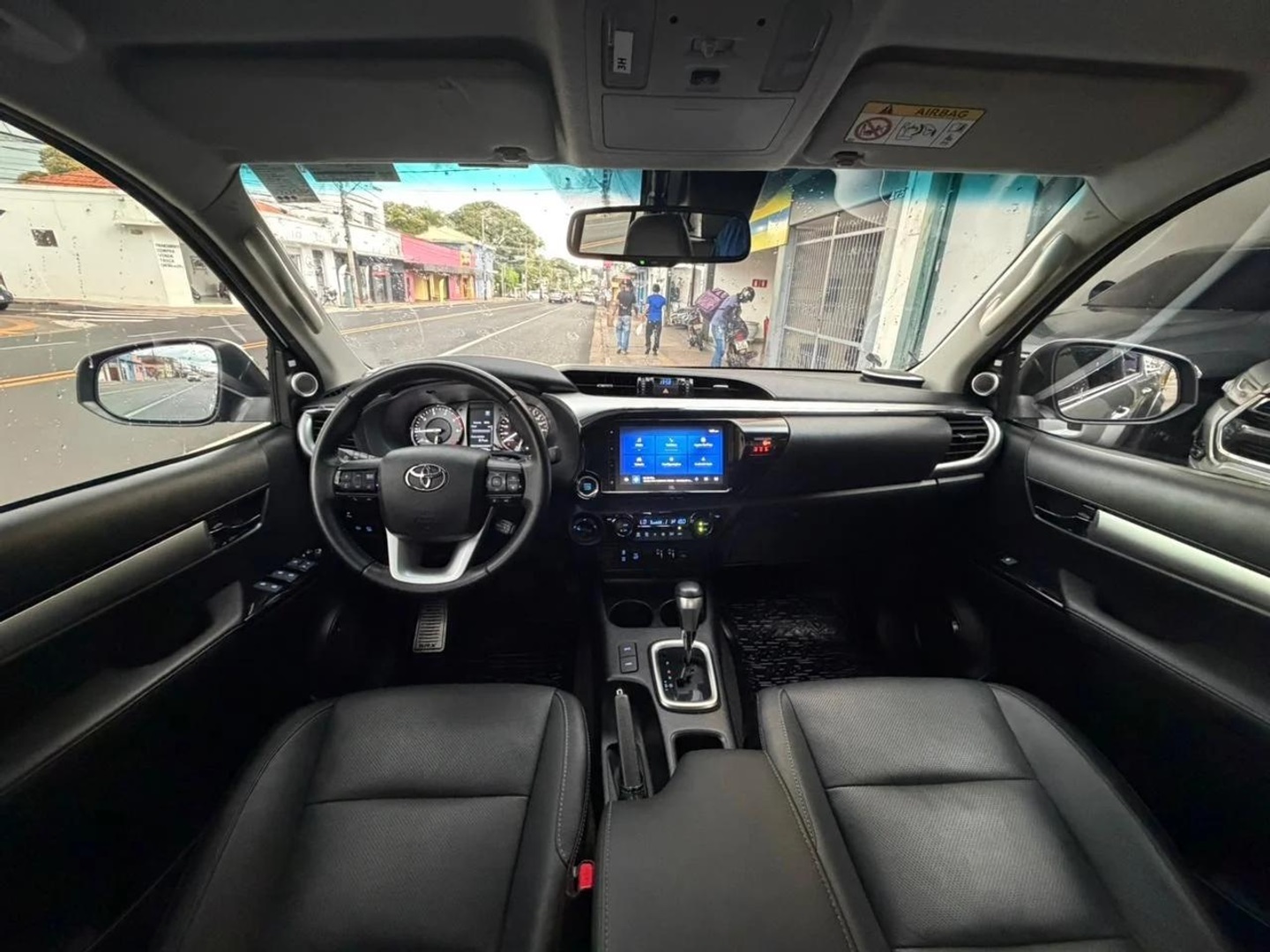 TOYOTA HILUX2.8 D-4D TURBO DIESEL CD SRX PLUS 4X4 AUTOMÁTICO 2024