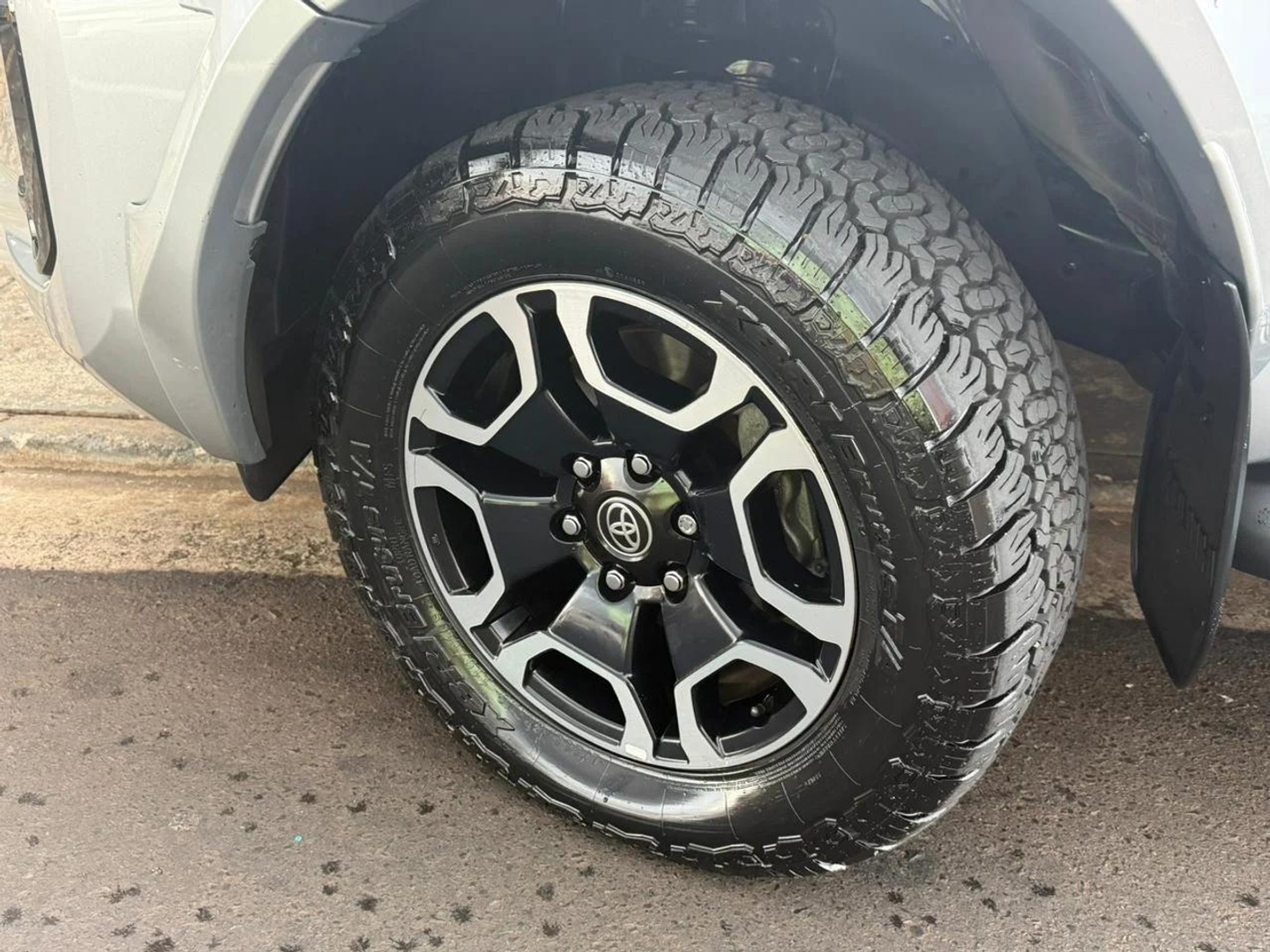 TOYOTA HILUX2.8 D-4D TURBO DIESEL CD SRX PLUS 4X4 AUTOMÁTICO 2024