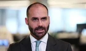 Passaporte diplomático de Eduardo Bolsonaro anulado
