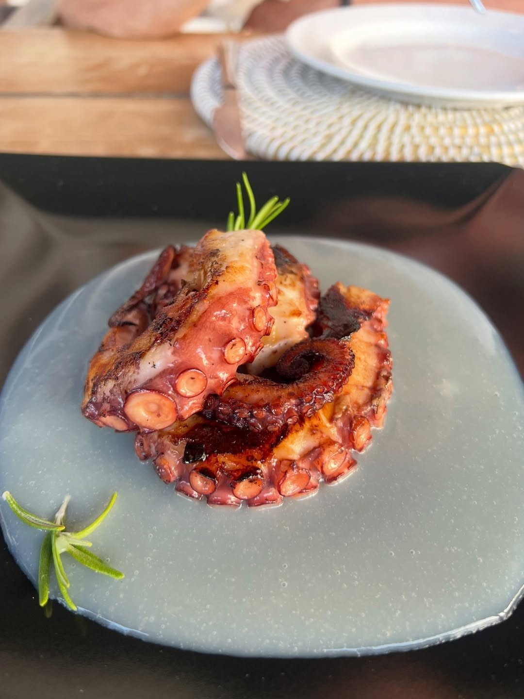 Caiu no Radar do Menu HOT.
Que prato incrível! A combinação de sabores no polvo grelhado é simplesmente divina, lembrando-me de uma autêntica experiência culinária espanhola. 🐙✨ #foodinspo #seafood #cravings #comida #inspired # #
@cravings_cravings
menuhot.com.br (link na bio)
#menuhot #delivery #promocao #delicias #pedir #food #cardapio