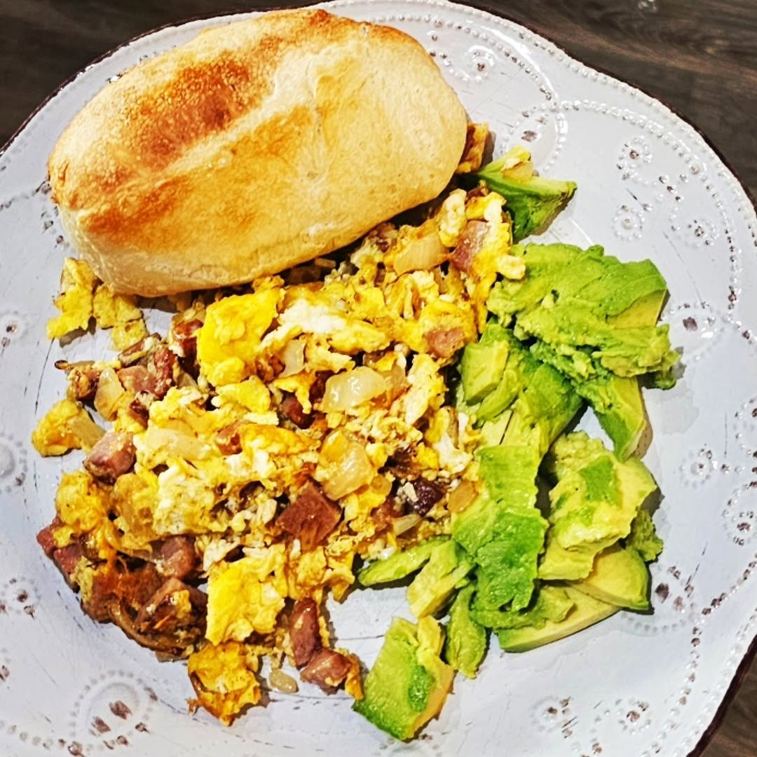 Caiu no Radar do Menu HOT.

Que delícia ver um post que celebra o café da manhã na hora do jantar! A combinação de ovos, abacate e pão parece irresistível. 😋🍳🥑 #foodlover #breakfast #foodphotography #morena # # #

petaly_k

menuhot.com.br (link na bio)

#menuhot #delivery #promocao #delicias #pedir #food #cardapio